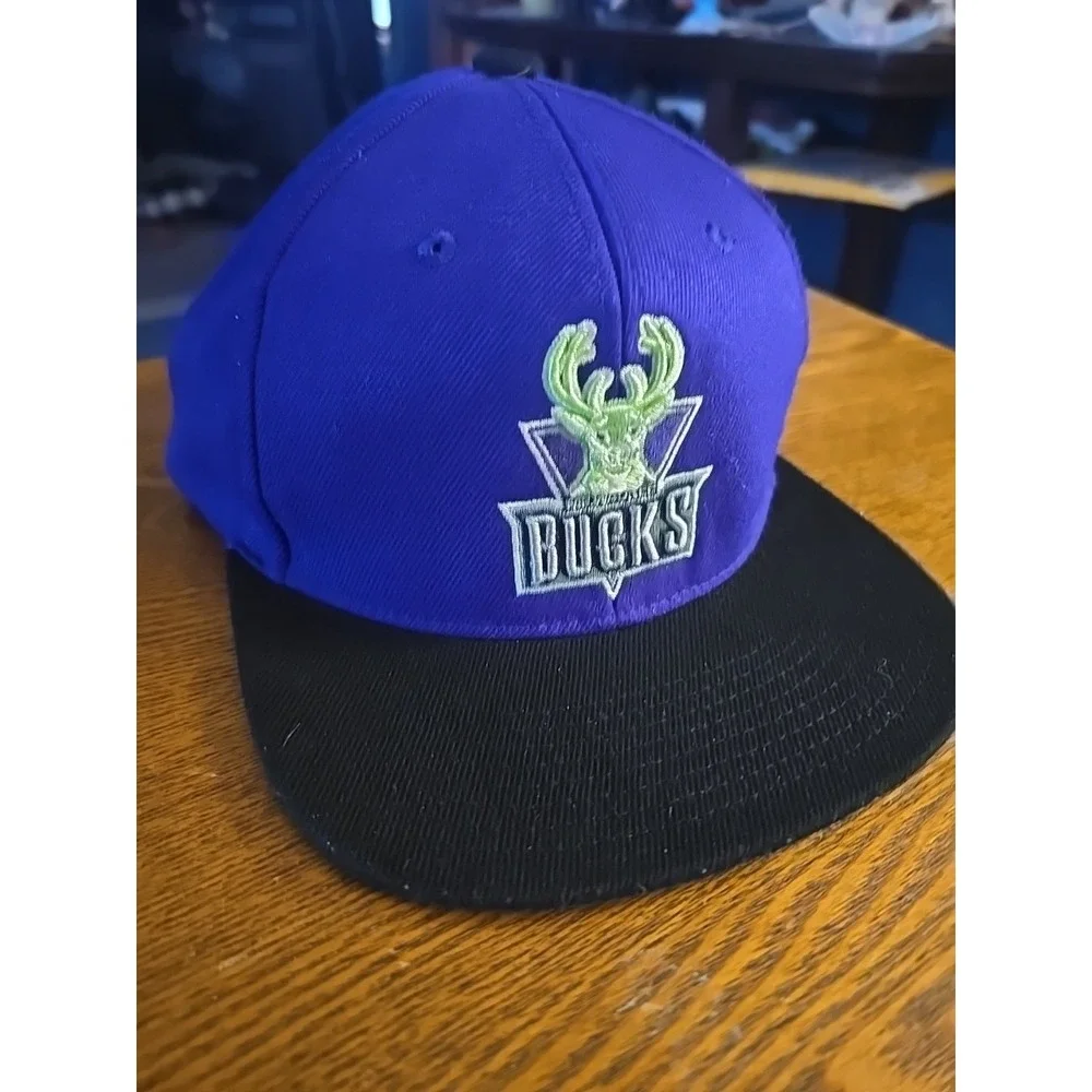 Mitchell and‎ Ness Milwaukee bucks NBA snapback  Size;adjustable